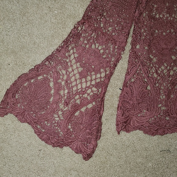 Nwt gorgeous lace mock neck and bell sleeve - Picture 2 of 5